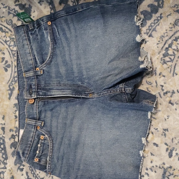 Gap 4' High Rise Stride Shorts Size 28 /6 Cutoff jean denim 100% cotton - Picture 1 of 3